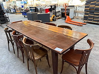 Koloniale café tafel met 8 stoelen