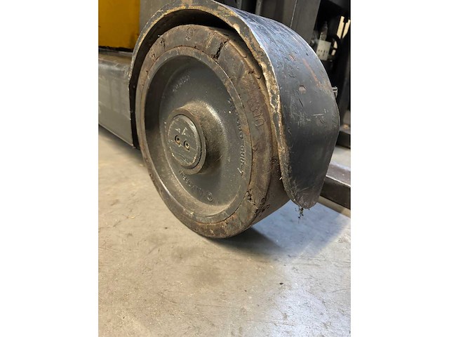 Komatsu - 2007 - fb16rj-2r - reach truck - afbeelding 8 van  13