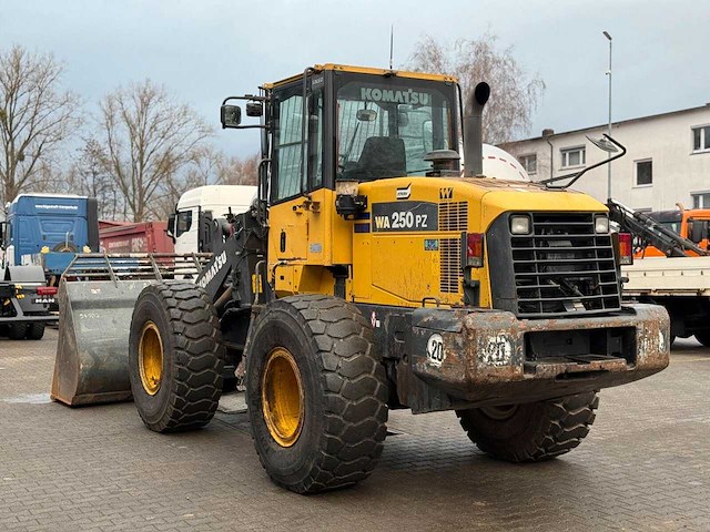 Komatsu - 2009 - wa250-6 - shovel - afbeelding 12 van  30