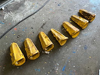 Komatsu k20rc graafbak tanden (7x) - afbeelding 2 van  3