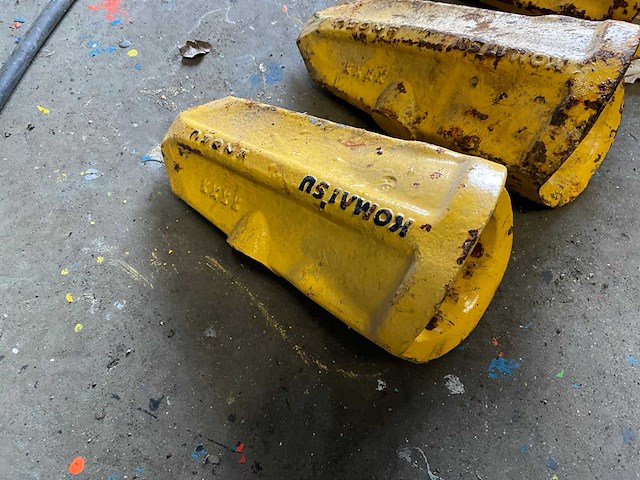 Komatsu k20rc graafbak tanden (7x) - afbeelding 3 van  3