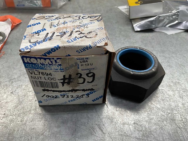 Komatsu nut loc - afbeelding 1 van  2