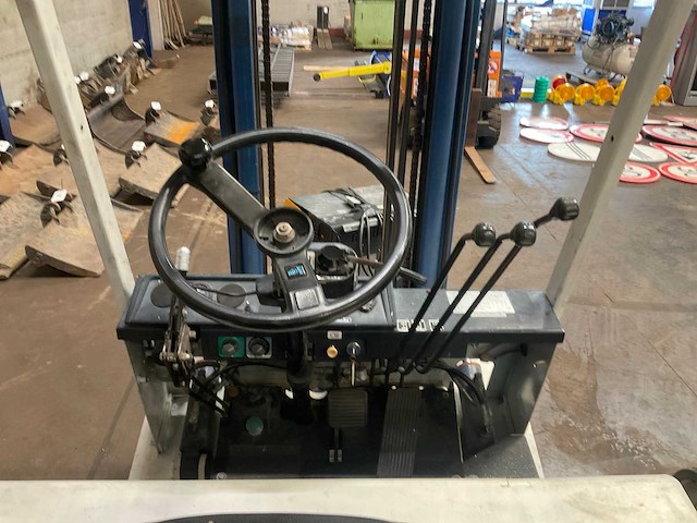 Komatsu vorkheftruck - afbeelding 14 van  15