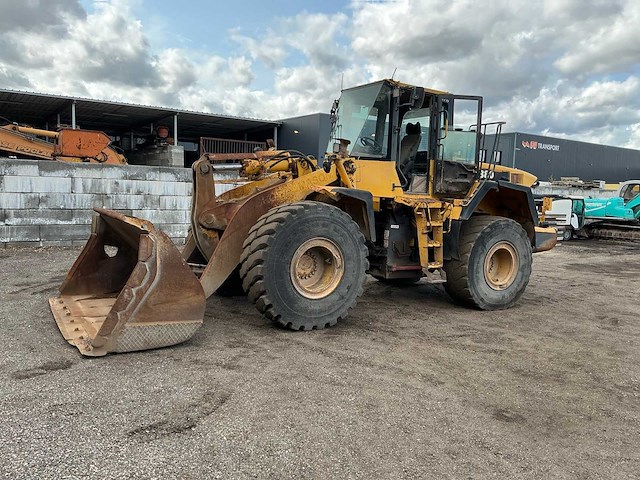 Komatsu wa380 shovel - afbeelding 1 van  49