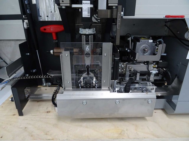 Komax - delta 240 - 2023 - draadkrimpmachine - afbeelding 2 van  4