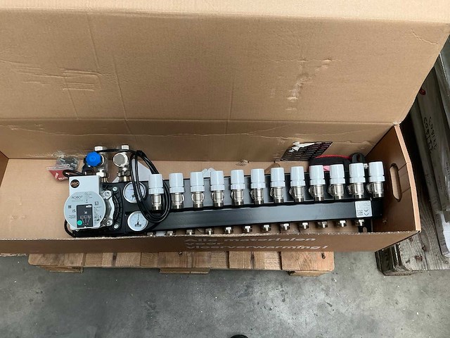 Komfort 4010 zonder pomp kunststof 6 groeps 40100006 verdeler - afbeelding 1 van  2