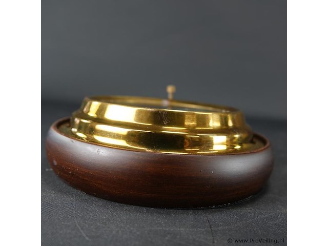 Kompas in koperen montuur en in hout gevat - afbeelding 3 van  5