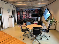 Kondar design kantoor- en woonmeubilair uit faillissement