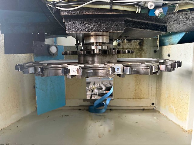 Kondia - 1998 - hm1060 - cnc verticaal bewerkingscentrum - afbeelding 8 van  15