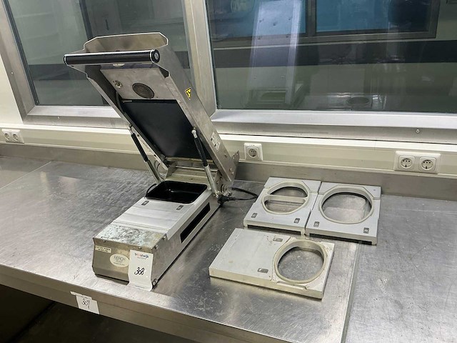 Koneteollisuus oy hb-4 traysealer - afbeelding 1 van  5