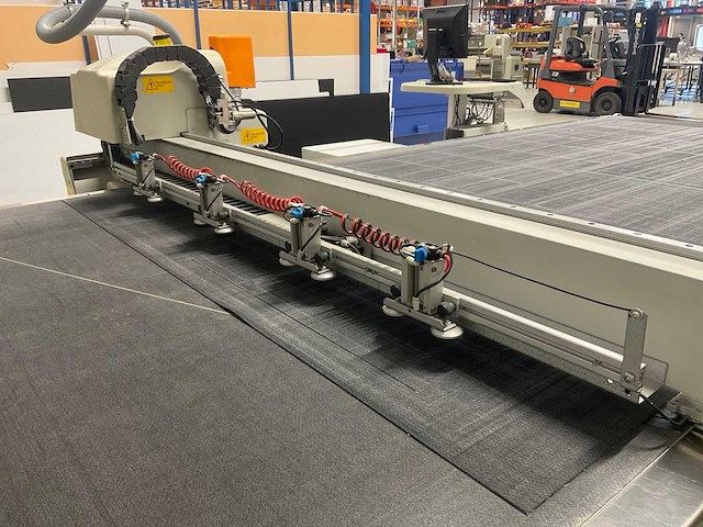 Kongsberg i-xl24 esko multicut cnc snijmachine - afbeelding 10 van  28