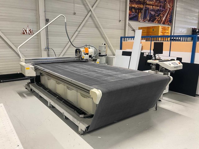 Kongsberg i-xl24 esko multicut cnc snijmachine - afbeelding 22 van  28