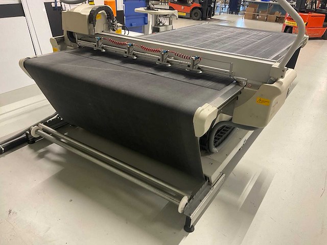 Kongsberg i-xl24 esko multicut cnc snijmachine - afbeelding 24 van  28