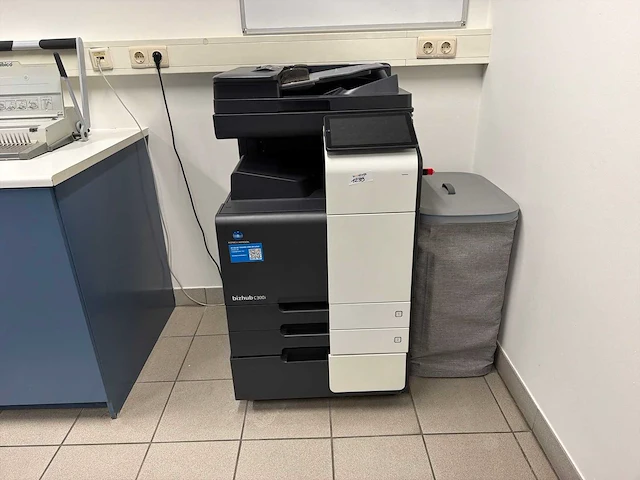 Konica minolta bizhub c300i multifunctionele kleurenprinter - afbeelding 1 van  6
