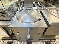 Kookeiland met diverse apparatuur - afbeelding 4 van  21