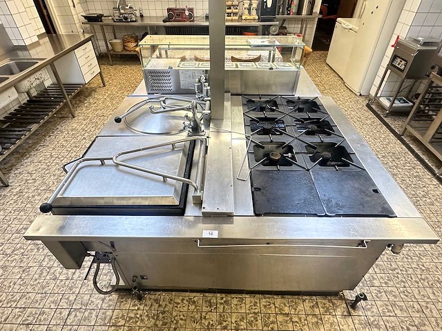 Kookeiland met diverse apparatuur - afbeelding 11 van  21