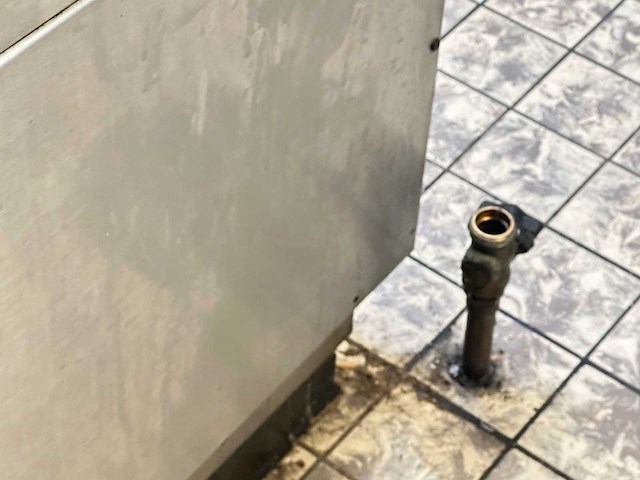 Kookeiland met diverse apparatuur - afbeelding 14 van  21