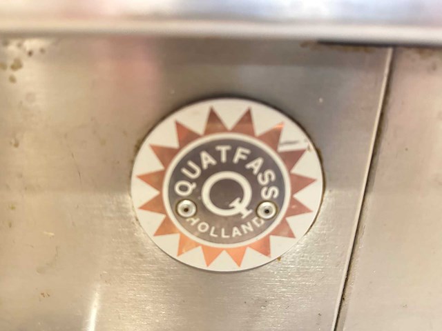 Kookeiland met diverse apparatuur - afbeelding 17 van  21