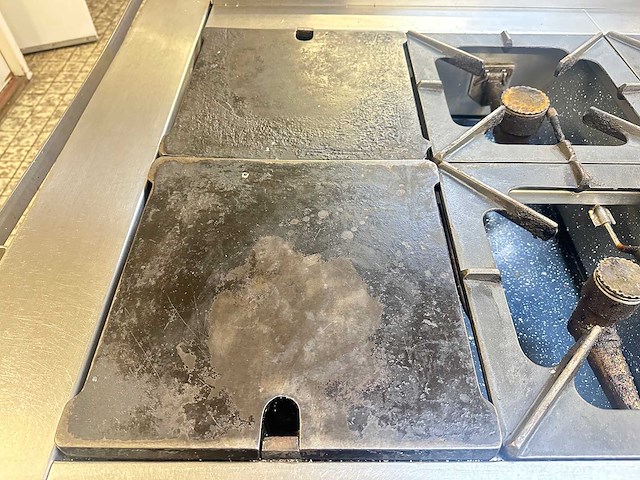 Kookeiland met diverse apparatuur - afbeelding 20 van  21