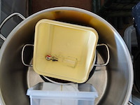 Kookketels, pannen, snijplanken, mixer, pvc bestekbak (10,27) - afbeelding 6 van  14