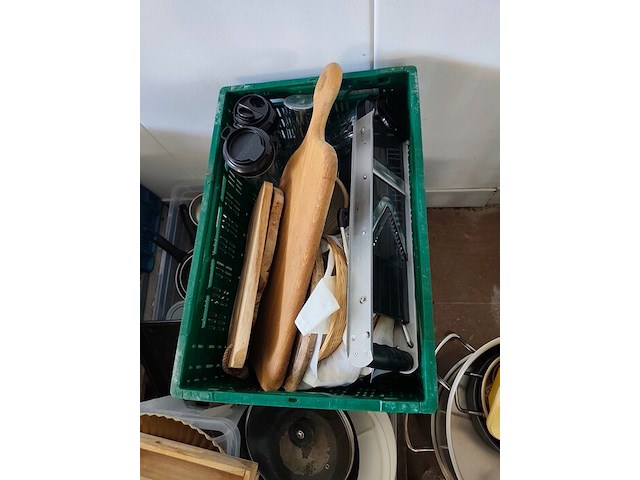 Kookketels, pannen, snijplanken, mixer, pvc bestekbak (10,27) - afbeelding 10 van  14