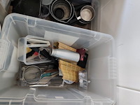 Kookketels, pannen, snijplanken, mixer, pvc bestekbak (10,27) - afbeelding 11 van  14