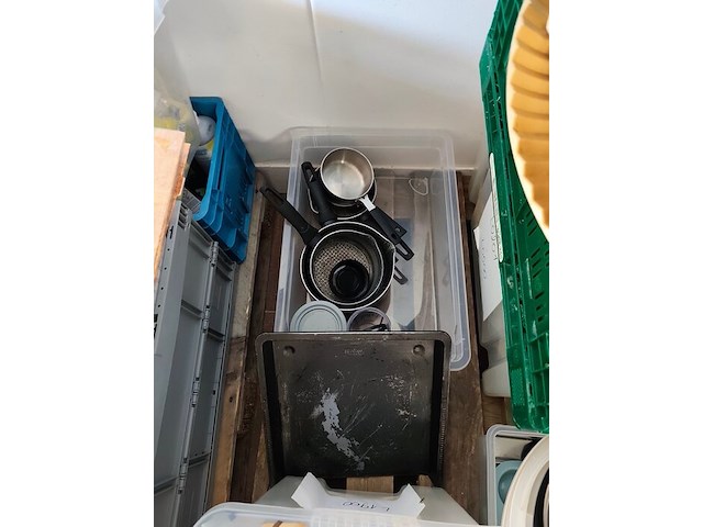 Kookketels, pannen, snijplanken, mixer, pvc bestekbak (10,27) - afbeelding 14 van  14