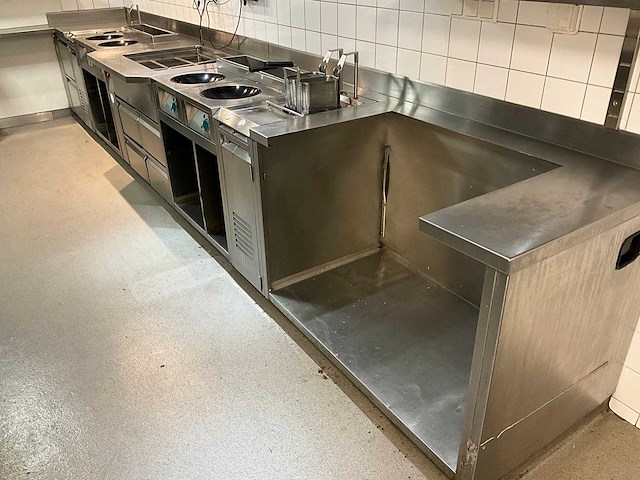 Kooklijn met apparatuur (combinatiekavel 124-128) - afbeelding 1 van  3