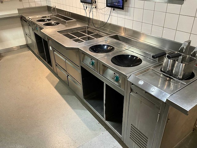 Kooklijn met apparatuur (combinatiekavel 124-128) - afbeelding 2 van  3