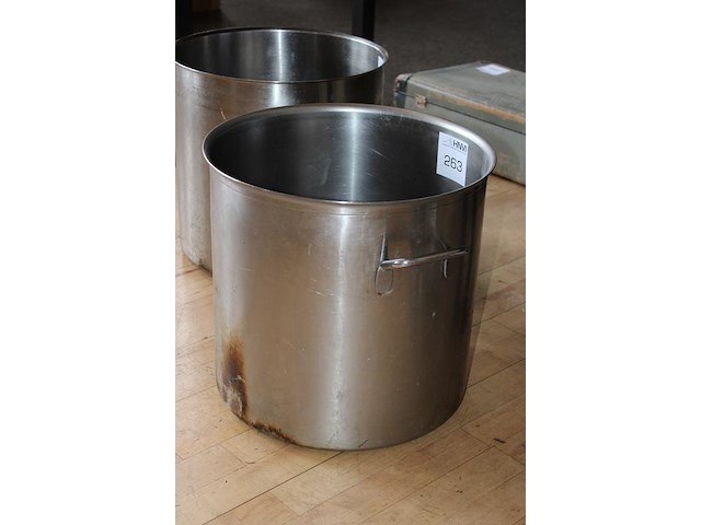 Kookpan met doorsnede 42 en hoogte 40 cm. - afbeelding 2 van  2