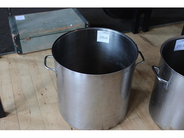 Kookpan met doorsnede 42 en hoogte 40 cm. - afbeelding 1 van  2