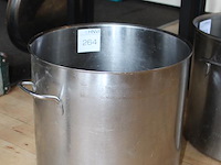 Kookpan met doorsnede 42 en hoogte 40 cm. - afbeelding 2 van  2