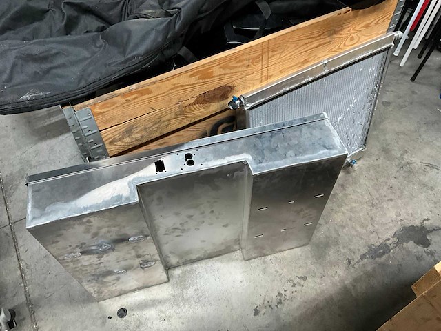 Koolstofvezel tank en diverse onderdelen - afbeelding 3 van  11