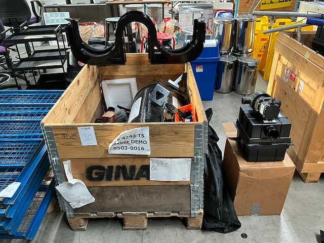 Koolstofvezel tank en diverse onderdelen - afbeelding 1 van  11