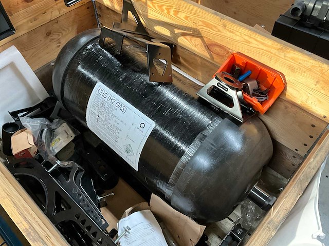 Koolstofvezel tank en diverse onderdelen - afbeelding 6 van  11