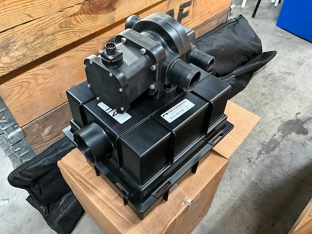 Koolstofvezel tank en diverse onderdelen - afbeelding 9 van  11