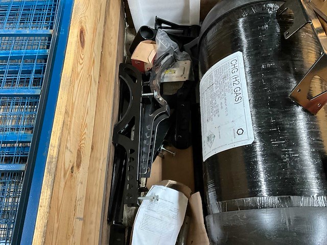 Koolstofvezel tank en diverse onderdelen - afbeelding 10 van  11