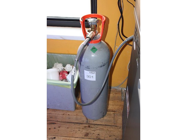 Koolzuurfles. - afbeelding 2 van  2