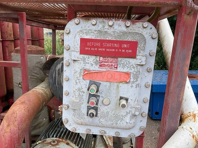 Koomey type 80 accumulator station met pompinstallatie - afbeelding 3 van  12