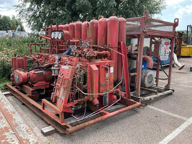 Koomey type 80 accumulator station met pompinstallatie - afbeelding 1 van  12