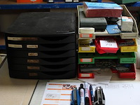 Koop kantoormaterialen w.o. accu ledlamp, schroevendraaiers, tapedispenser, etc. - afbeelding 2 van  4