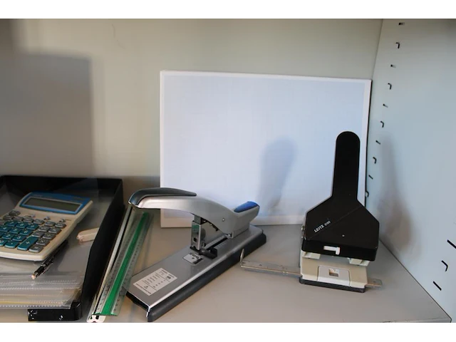 Koop kantoormaterialen w.o. brievenbakjes, schrijfgerei, rekenmachines etc. - afbeelding 3 van  5