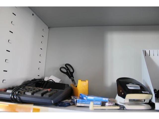 Koop kantoormaterialen w.o. brievenbakjes, schrijfgerei, rekenmachines etc. - afbeelding 5 van  5