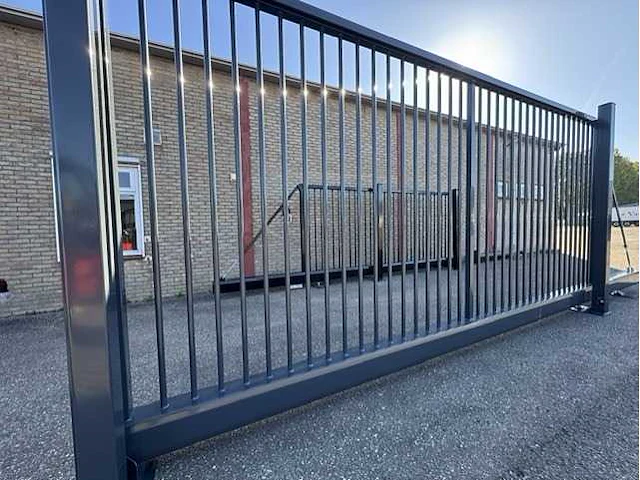 Kopal taurus t2 vrijdragende schuifpoort (7 meter - ongebruikt) - afbeelding 1 van  11