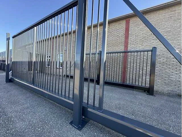 Kopal taurus t2 vrijdragende schuifpoort (7 meter - ongebruikt) - afbeelding 3 van  10