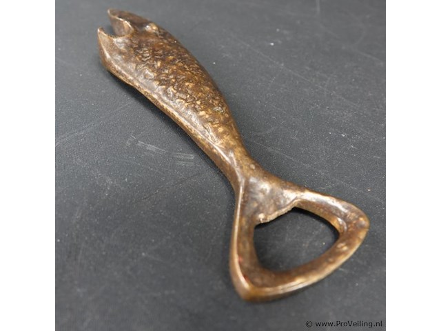 Koper/brons haai als flesopener - afbeelding 3 van  5