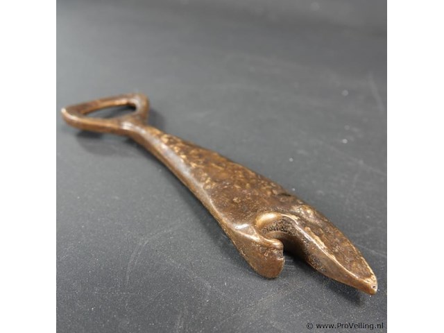 Koper/brons haai als flesopener - afbeelding 4 van  5