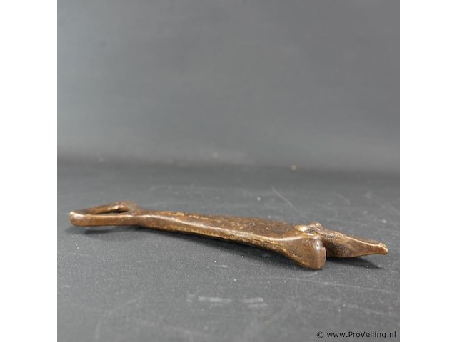 Koper/brons haai als flesopener - afbeelding 5 van  5