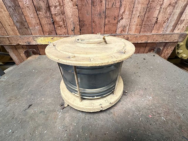 Koperen boordlicht met fresnel lens - afbeelding 1 van  3