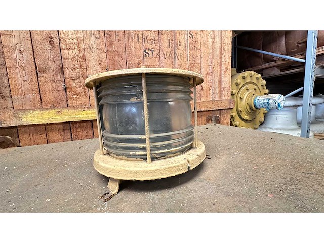 Koperen boordlicht met fresnel lens - afbeelding 2 van  3